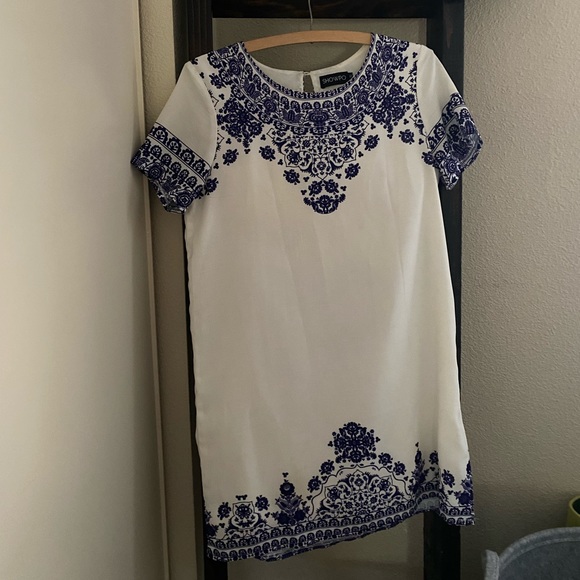 Blue Floral Printed Shift Dress - Picture 3 of 4